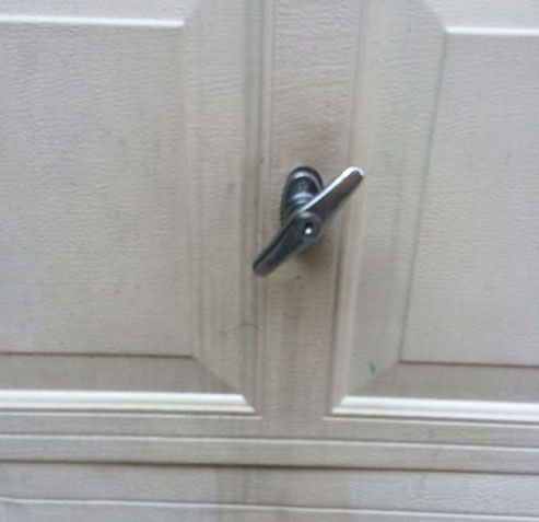 How To Manually Lock Garage Door From Outside All